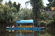 English: Canals and boats in Xochimilco