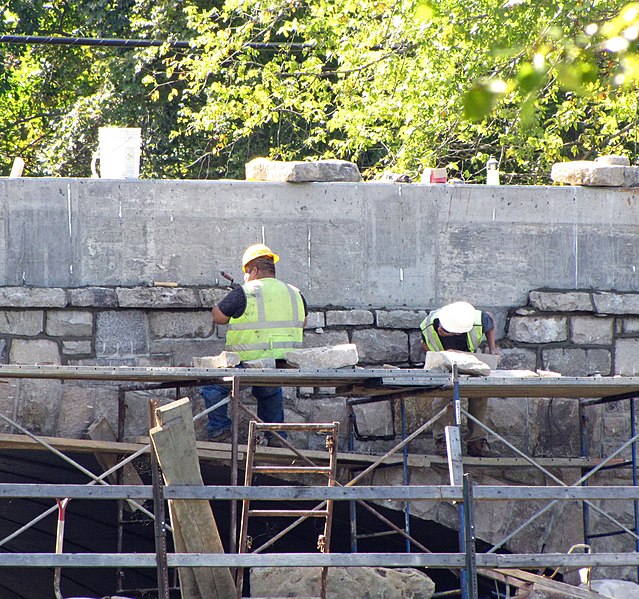 File:Willow Street Bridge, Dover-Needham, September 2012 (8006392586).jpg