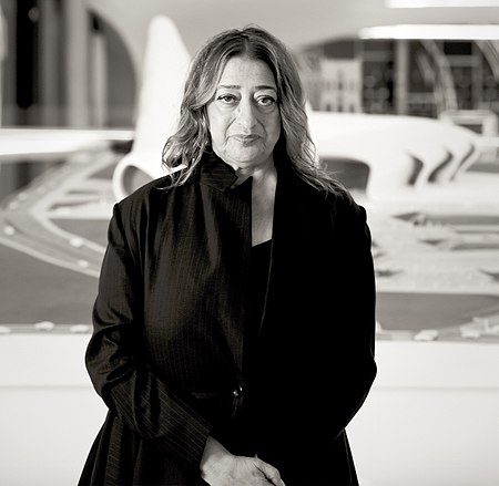 Tập_tin:Zaha_Hadid_in_Heydar_Aliyev_Cultural_center_in_Baku_nov_2013.jpg