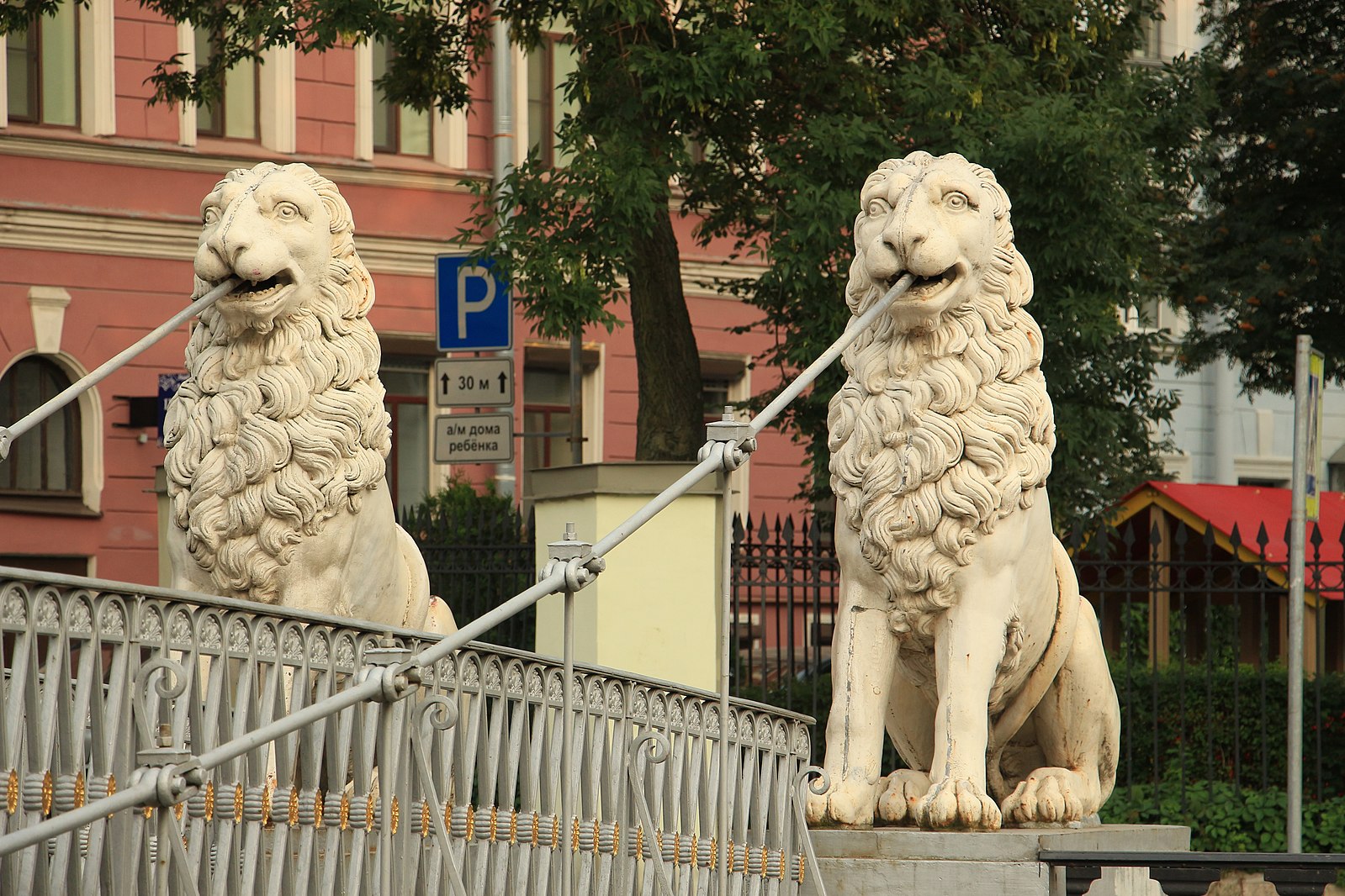 Санкт петербург лев