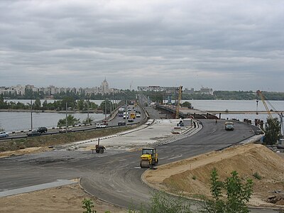 Строительство моста (август 2008),слева — временный мост, справа — строящийся