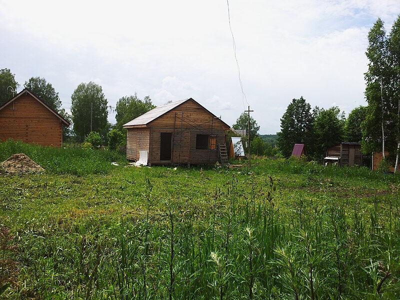 File:Строящийся дом в поселке УНИВЕРСИТЕТСКИЙ рядом с Академгородком Новосибирска 26.jpg