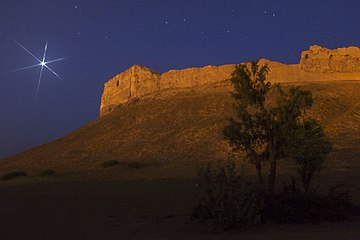 File:قلعه_بمپور_در_شب.jpg