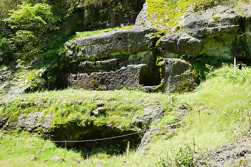 File:180504 Kamaya-mabu of Iwami Ginzan Silver Mine Oda Shimane pref Japan03o.JPG