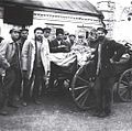 Русский: 1932. Активисты с.Удачное Донецкой области с конфискованными колосьями около сельсовета