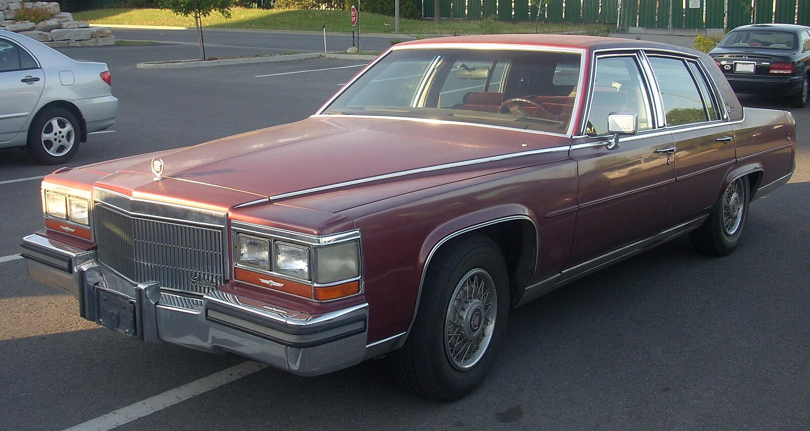 Кадиллак Brougham 1990