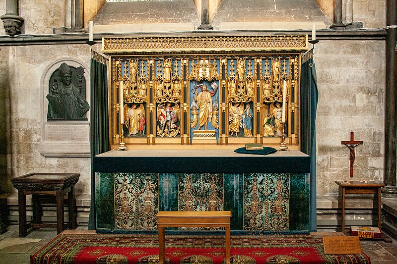 File:2010-08-02 Salisbury Cathedral interior 20.jpg