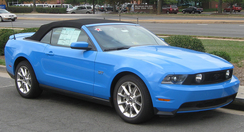 File:2010 Ford Mustang GT convertible 1 -- 09-07-2009.jpg - Wikipedia