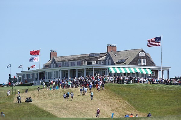 The first tee and clubhouse at Shinnecock Hills