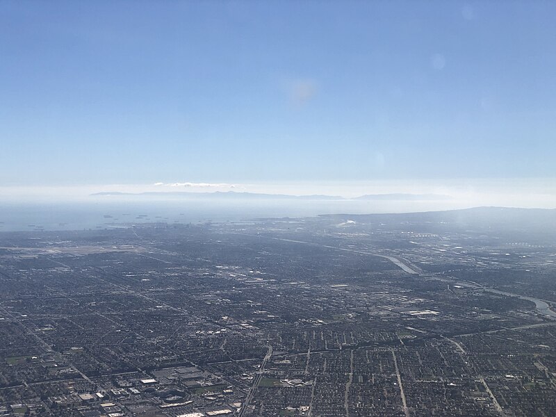 File:2021-10-05 14 19 35 View southwest along the Los Angeles River towards San Pedro Bay and the Port of Long Beach in southern Los Angeles County, California from an airplane heading toward Los Angeles International Airport.jpg