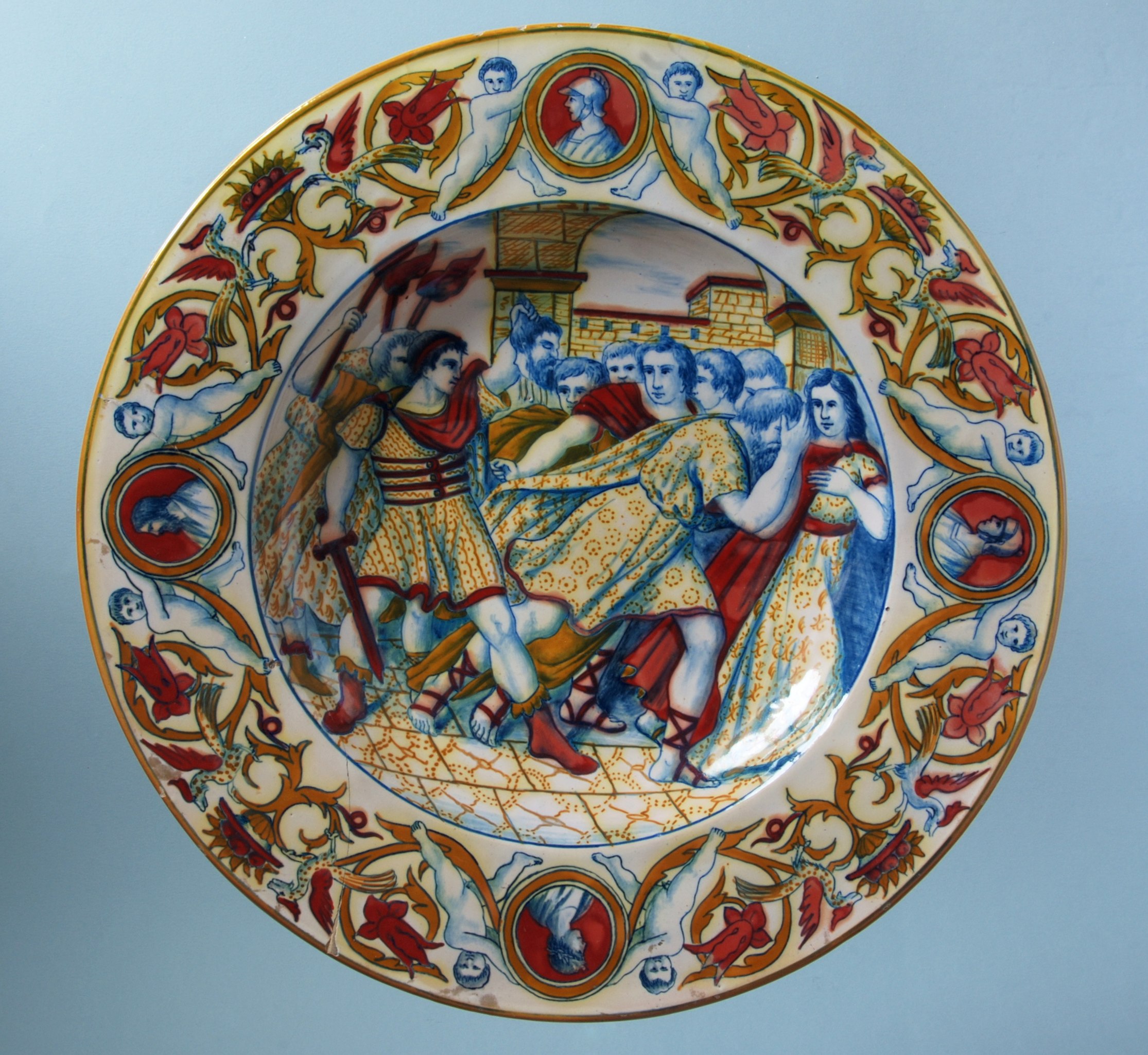 File:3. Paolo Rubboli, Piatto da parata con Annibale che vede la testa  recisa del fratello Asdrubale, maiolica a lustro oro e rubino, 1880 ca,  diam. cm 38.jpg - Wikipedia