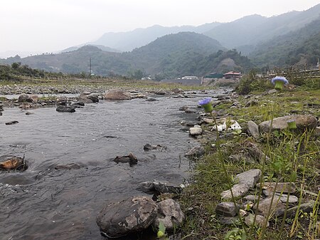 Tập_tin:A_Water_stream_in_Muong_Cha.jpg