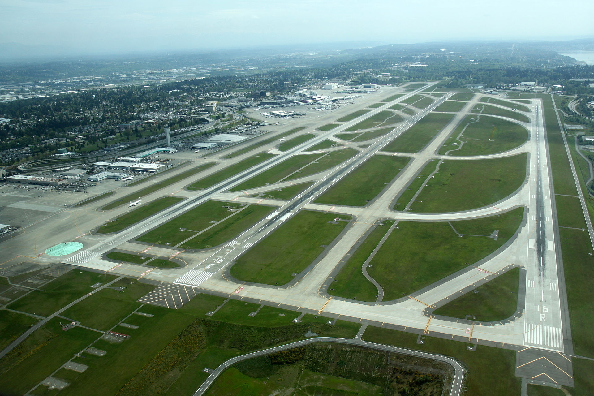 Seattle Tacoma International Airport Wikipedia   1920px Aerial KSEA May 2012.JPG