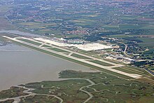 Aeroporto di Venezia - vue aerienne.jpg