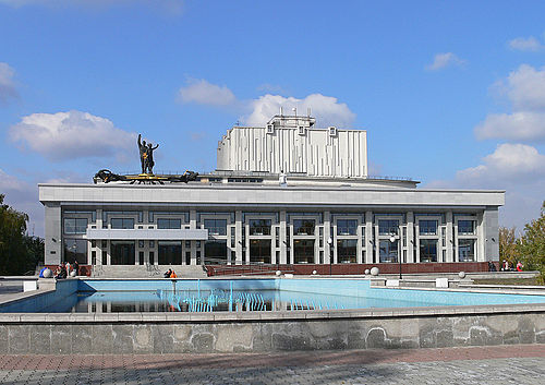 Алтайский театр драмы шукшина. Алтайский краевой театр драмы им. в.м. Шукшина. Театр драмы имени Шукшина Барнаул. Театр Шукшина Барнаул. Театра драмы Алтайский Шукшина.