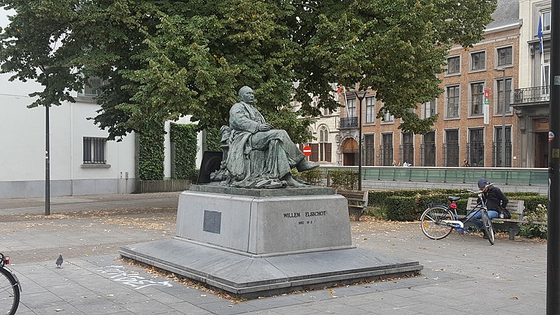 File:Antwerpen-Willem Elsschot op Mechelseplein.jpg