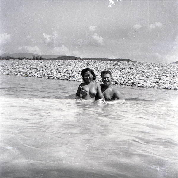 File:Anyang women at river 1952 06.jpg