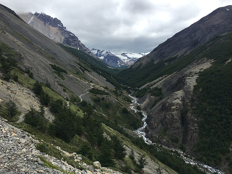 File:Ascencio Valley Torres del Paine.JPG