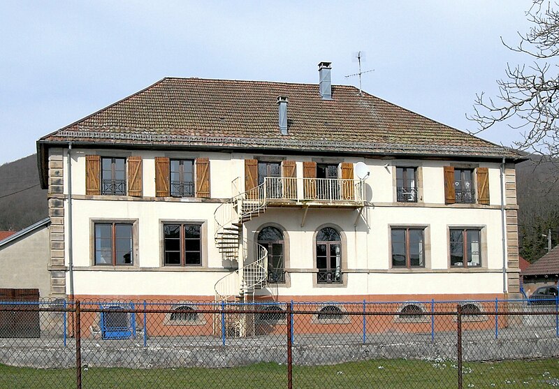 File:Auxelles-Bas, Mairie-école.jpg