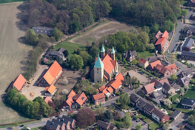 File:Bösensell, St.-Johannes-Baptist-Kirche -- 2014 -- 7411.jpg