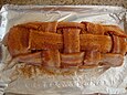 Bratwurstfleisch, Schinkenwürfel und Barbecuesoße in Frühstücksspeck eingewickelt