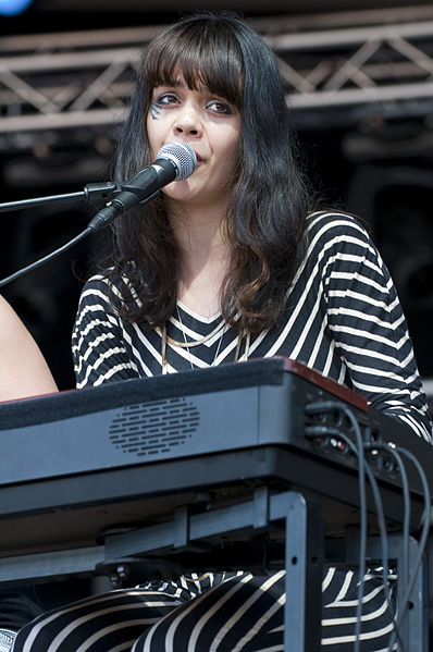 File:Bat for Lashes 2009.05.29 005.jpg