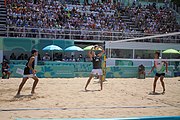 Deutsch: Beachvolleyball bei den Olympischen Jugendspielen 2018; Tag 11, 17. Oktober 2018; Jungen, Spiel um Platz 3 – Argentinien-Ungarn 2:0 (21–15/21–15) English: Beach volleyball at the 2018 Summer Youth Olympics at 17 October 2018 – Bronze Medal Match – Argentina-Hungary 2:0 (21–15/21–15)