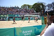 Deutsch: Beachvolleyball bei den Olympischen Jugendspielen 2018; Tag 11, 17. Oktober 2018; Jungen, Spiel um Platz 3 – Argentinien-Ungarn 2:0 (21–15/21–15) English: Beach volleyball at the 2018 Summer Youth Olympics at 17 October 2018 – Bronze Medal Match – Argentina-Hungary 2:0 (21–15/21–15)