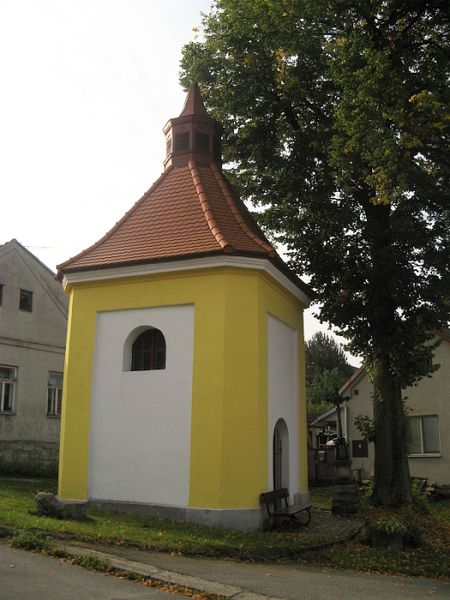 File:Bednáreček, kaple sv.Jana Nepomuckého.jpg