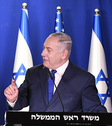 https://upload.wikimedia.org/wikipedia/commons/thumb/7/74/Benjamin_Netanyahu_%2825968752048%29.jpg/426px-Benjamin_Netanyahu_%2825968752048%29.jpg