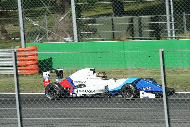 Shwartzman racing in the 2017 Formula Renault Eurocup