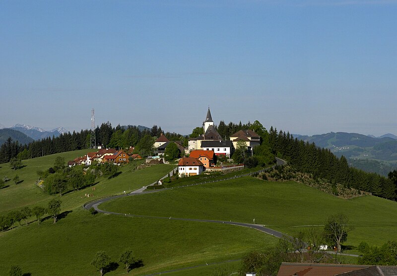 File:Blick vom Schobersberg auf Windhag.jpg