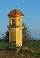 English: Column shrine between the Litovel cemetery and the highway. The church in the background is the Holy Trinity Church in Rozvadovice. Čeština: Boží muka mezi litovelským hřbitovem a dálnicí. Kostel na pozadí je kostel Nejsvětější Trojice v Rozvadovicích.