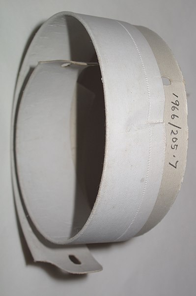 File:Box of collars (AM 1966.205.1-14).jpg