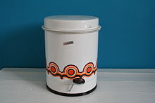 A pedal bin of 1972 Brabantia Pedal Bin Decor Bayon 1972.JPG