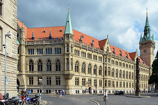 Ратуша работа. Rathaus Брауншвейг. Ратуша в Брауншвейге. Брауншвейг городская ратуша музей. Новая ратуша - город Брауншвейг.