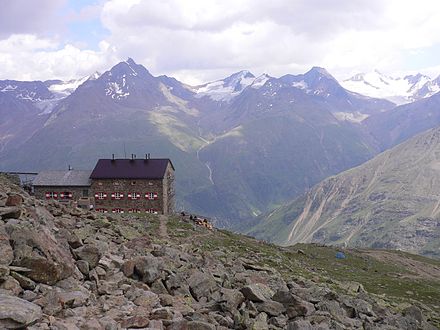 Гора хат. Горная Хижина в Альпах. Горные приюты в Альпах. Горный приют Эшер Альпы.