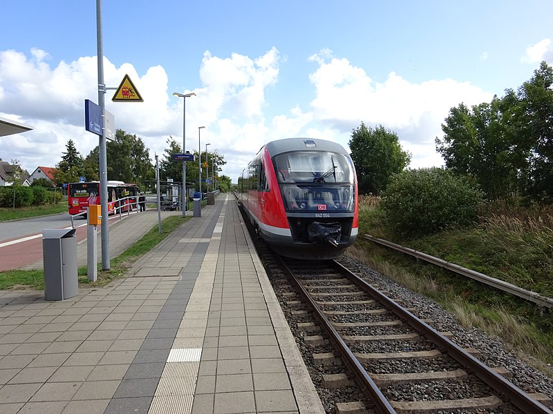 File:Broderstorf railway station 2018-09-24 01.JPG