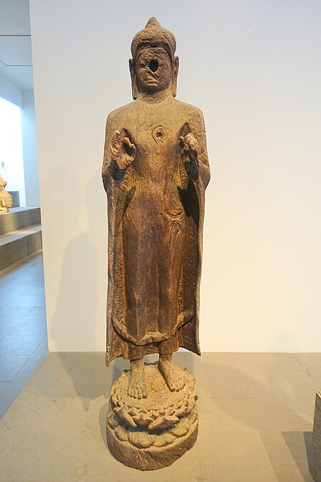 Tập_tin:Buddha,_Loi_My,_Dong_Thap,_4th-6th_century_AD,_trai_wood_-_Museum_of_Vietnamese_History_-_Ho_Chi_Minh_City_-_DDSC06064.JPG