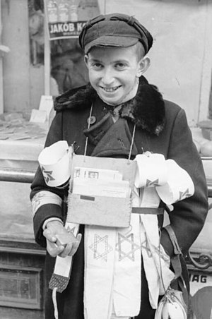 Bundesarchiv Bild 101I-134-0778-29, Polen, Ghetto Warschau, junger Händler.jpg