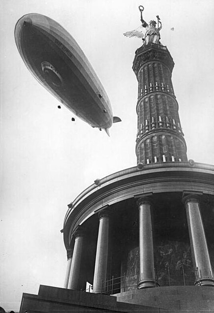 File:Bundesarchiv Bild 102-06615, Berlin, "Graf Zeppelin" über der Siegessäule.jpg