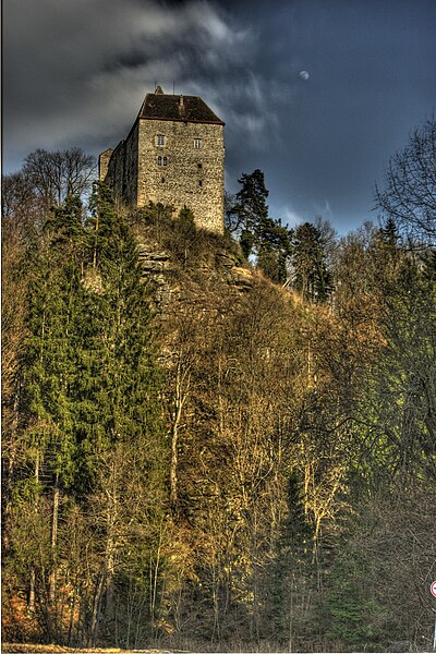 File:Burg Rastenberg, moon.jpg