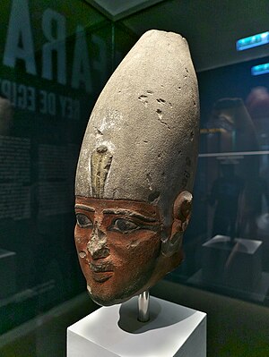 Bista faraona Mentuhotepa II sa hedžetom na glavi (British Museum)