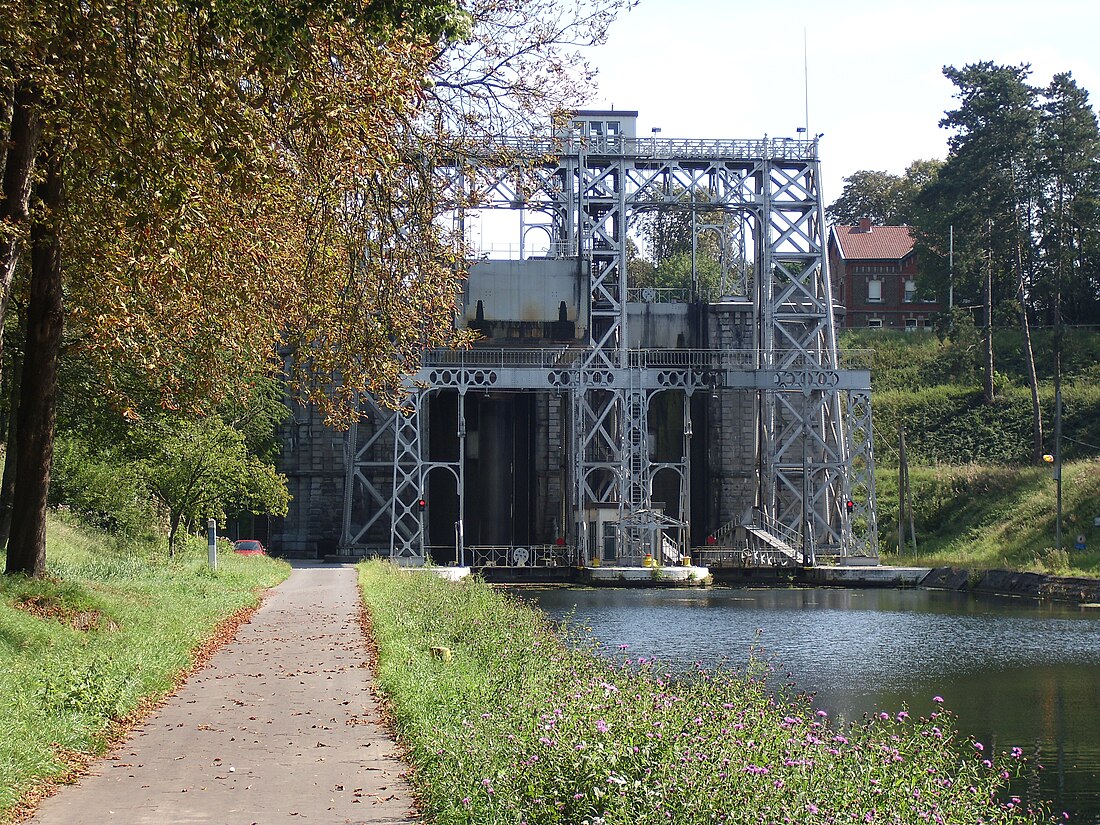 File:Canal du Centre - Ronquières.jpg