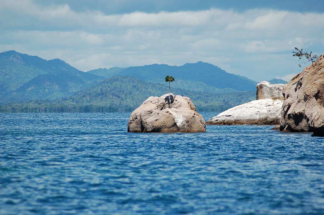 File:Cape McLear, Malawi (2498445835).jpg