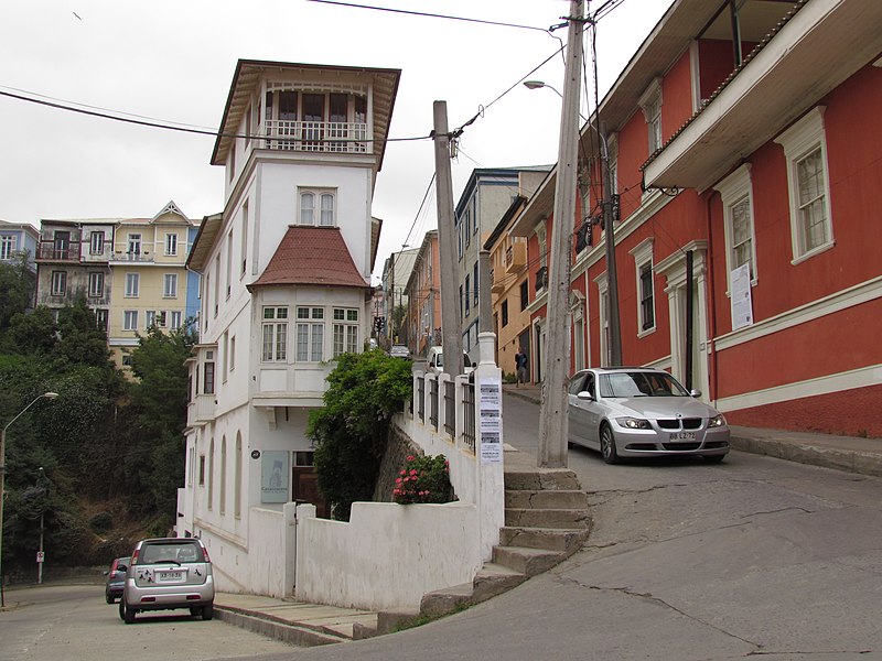 File:Casa Crucero, Cerro Alegre, Valparaiso. - panoramio.jpg