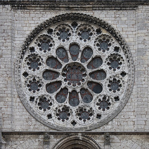 File:Cathédrale de Chartres - rosace ouest, extérieur.JPG