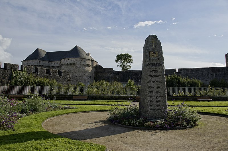 File:Château de Brest.jpg