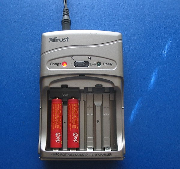 A common consumer battery charger for rechargeable AA and AAA batteries