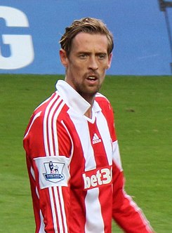 Chelsea 3 Stoke 0 (13677350585) - Peter Crouch (cropped).jpg